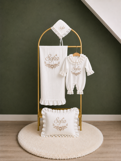 Gepersonaliseerde Mousseline Geboorteset met Kant – Naam & Figuur – 4