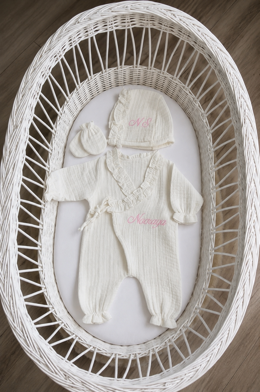 Mousseline 3 delig geboorteset met ruffle - gepersonaliseerd met naam
